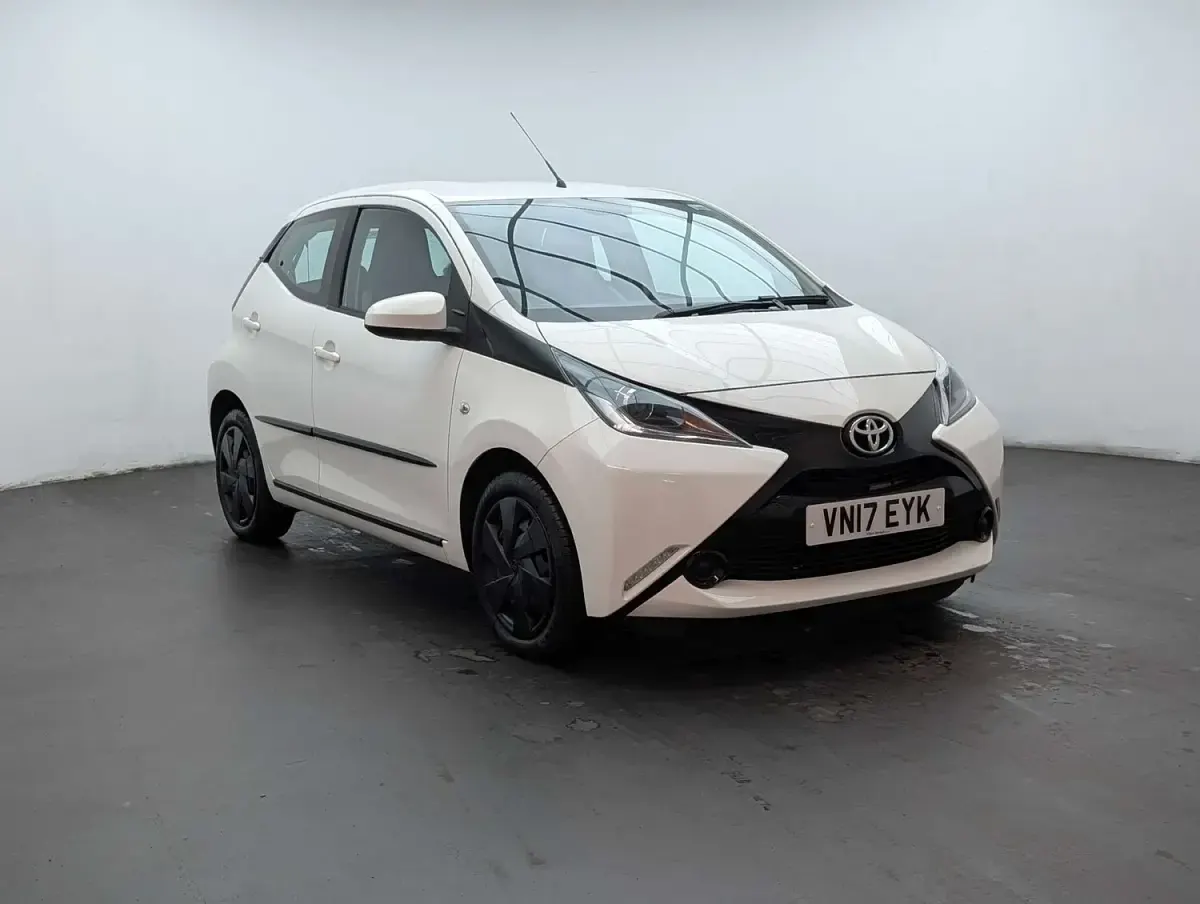 Used Toyota Aygo X-play 69 HP (50 kW) 2017 White Hatchback