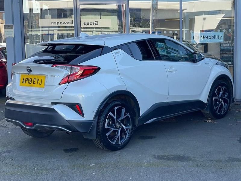 Second-hand Toyota C-HR Design 122 CP (89 kW) 2019 Alb SUV
