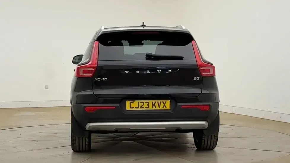 Used Volvo XC40 Core 163 HP (119 kW) 2023 Metallic  onyx black SUV