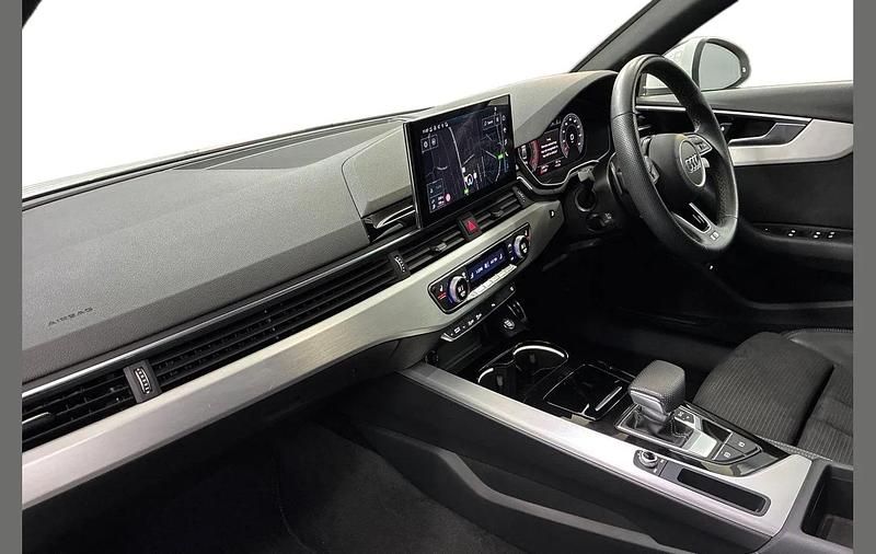 Used Audi A4 S-Line 147 HP (108 kW) 2022 White Sedan