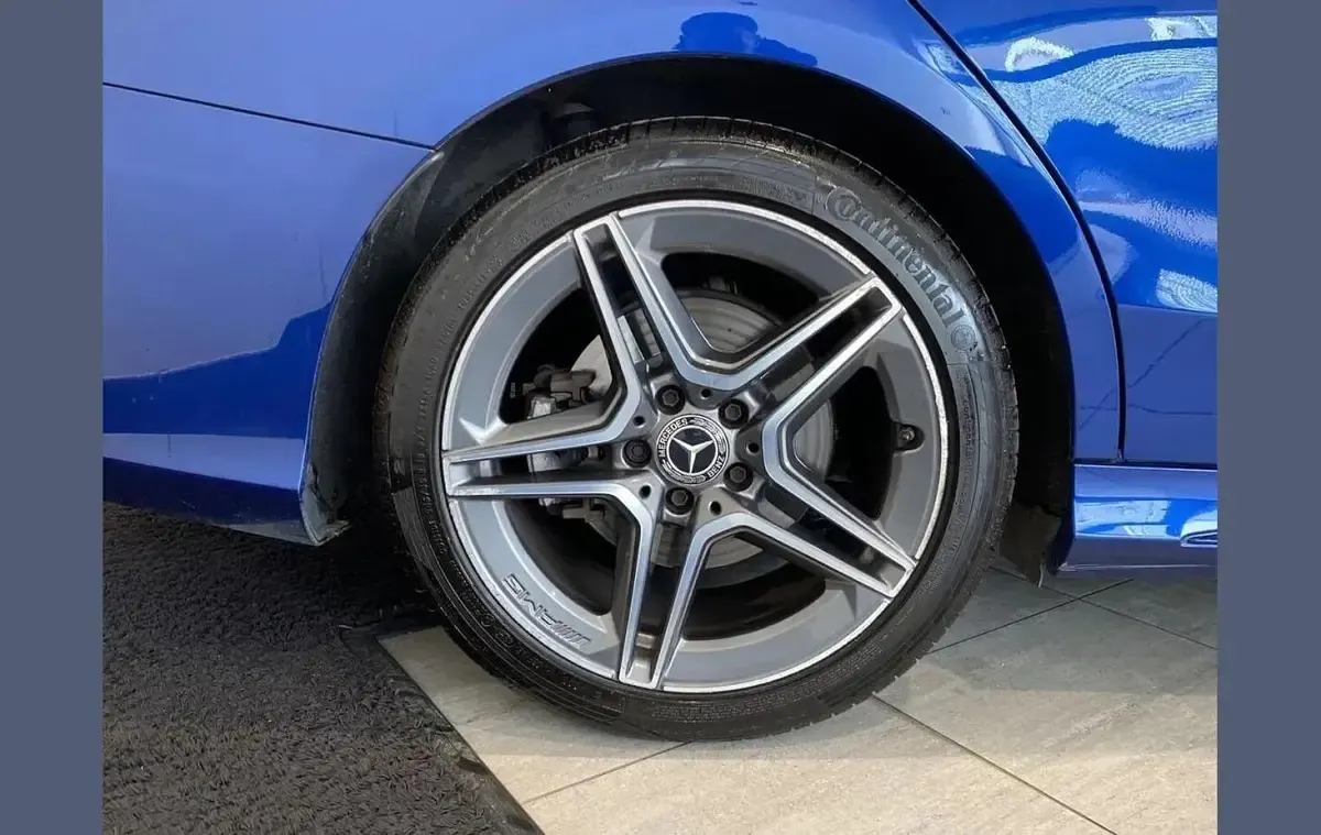 Usado Mercedes C200 AMG line 184 HP (135 kW) 2019 Azul Carrinha