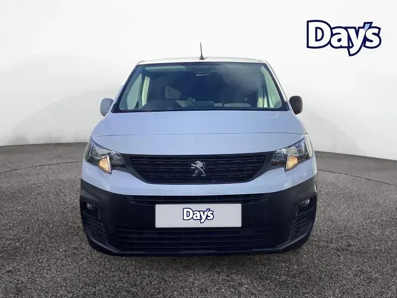 Used Peugeot Partner 110 HP (80 kW) 2020 White MPV