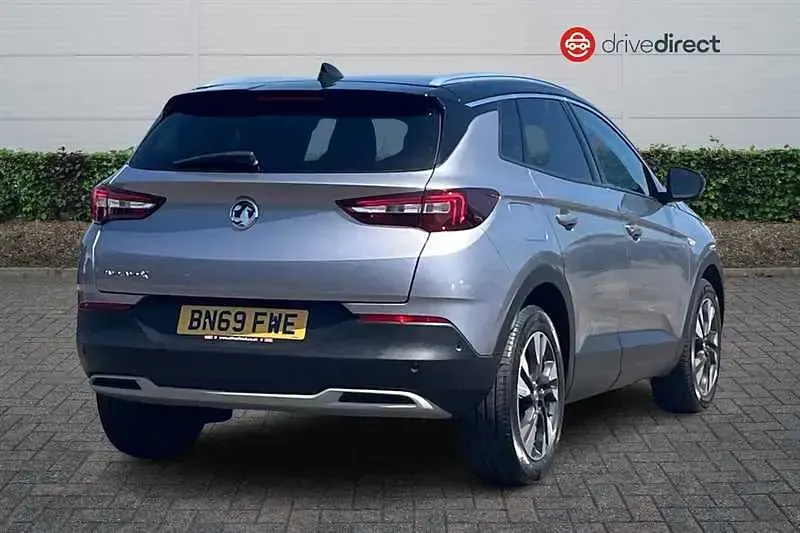 Used Vauxhall Grandland X SRi 130 HP (95 kW) 2020 Grey SUV