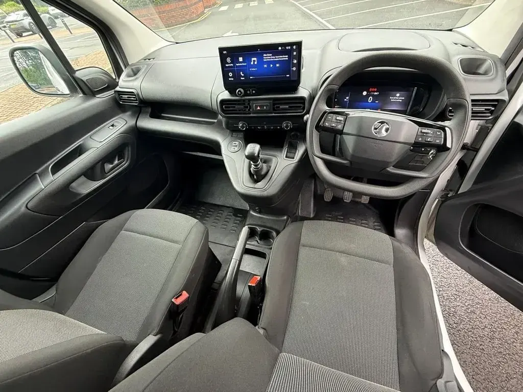 Used Vauxhall Combo S 100 HP (73 kW) 2024 White MPV