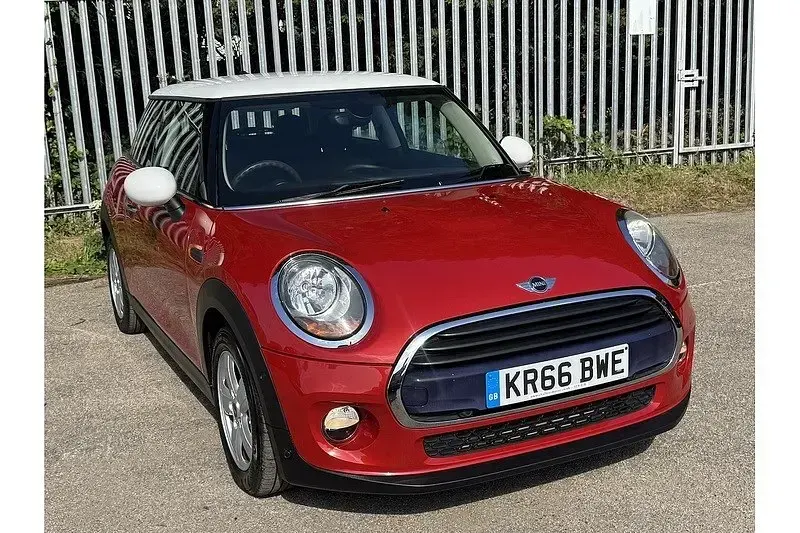 Używany Mini Cooper Hatch 2016 Czerwony Hatchback