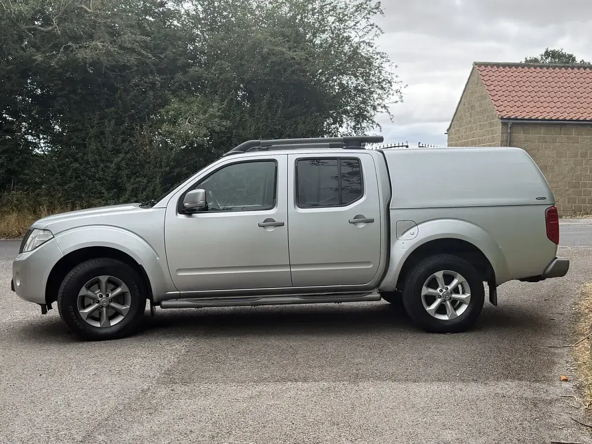 Used Nissan Navara Platinum 190 HP (139 kW) 2012 Silver Pickup