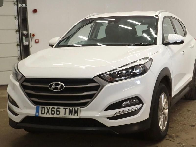 Used Hyundai Tucson SE 2016 White SUV