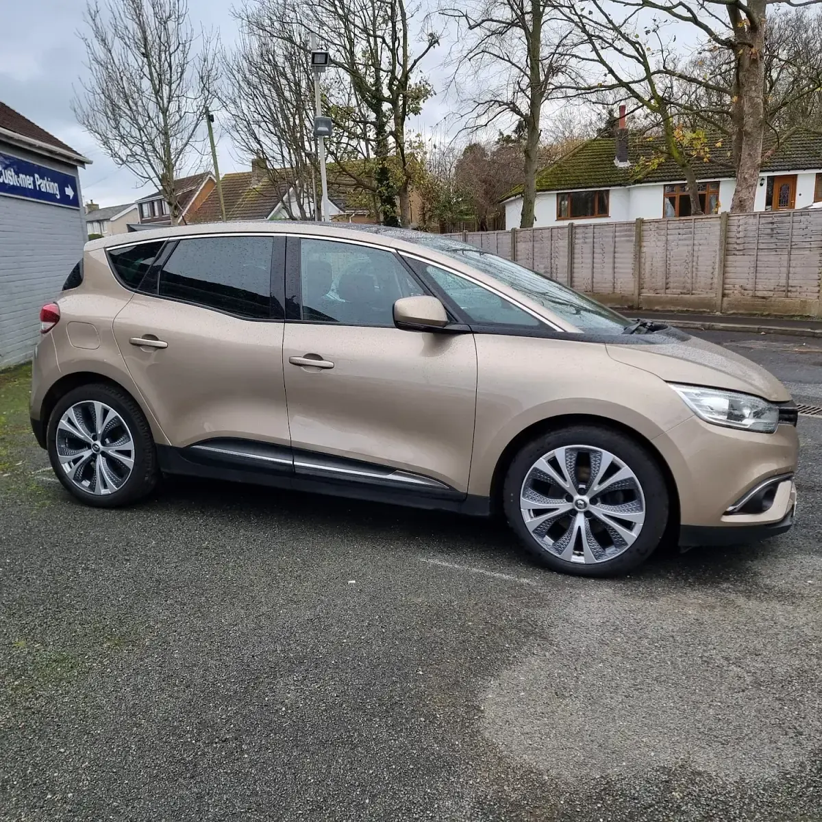 Used Renault Scénic III Dynamique 110 HP (80 kW) 2017 Beige MPV