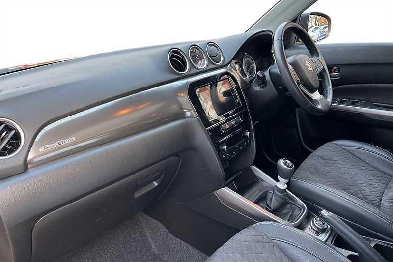 Used Suzuki Vitara SZ5 2022 Solar yellow / cosmic black SUV