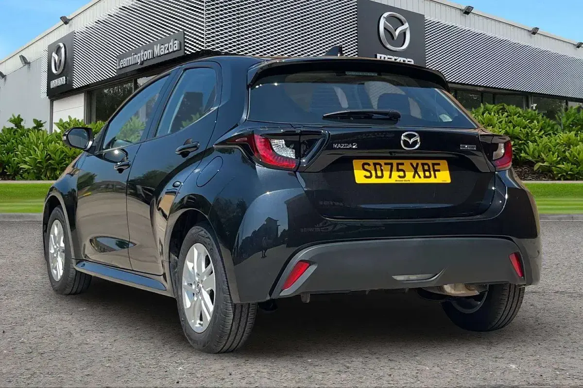 Ny Mazda 2 2025 Svart Halvkombi