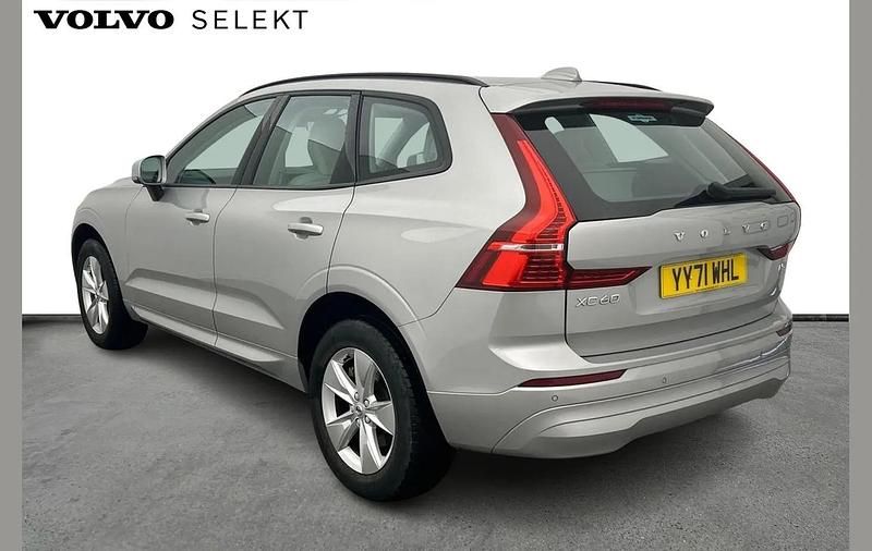 Used Volvo XC60 Momentum 247 HP (181 kW) 2021 Silver SUV