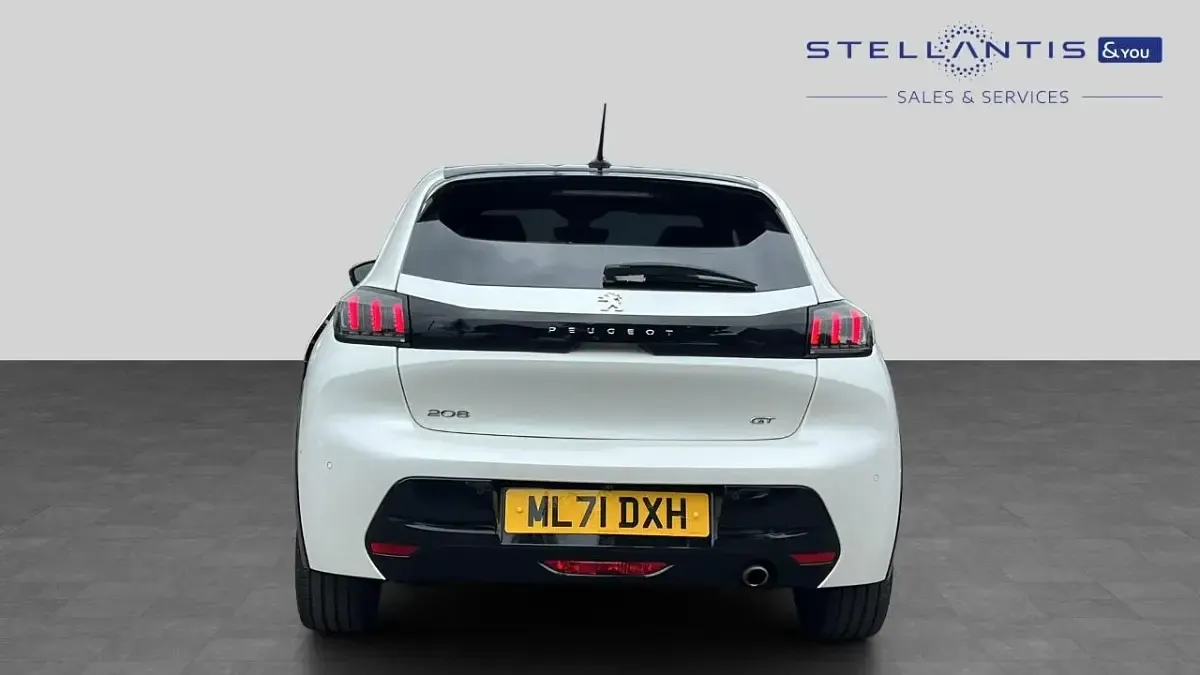 Used Peugeot 208 Premium 99 HP (72 kW) 2021 White Hatchback
