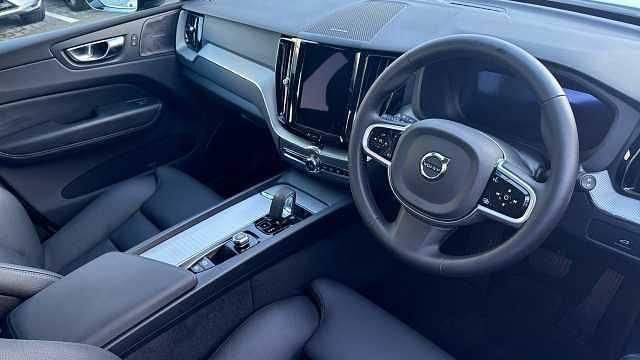 Used Volvo XC60 Plus 247 HP (181 kW) 2025 SUV