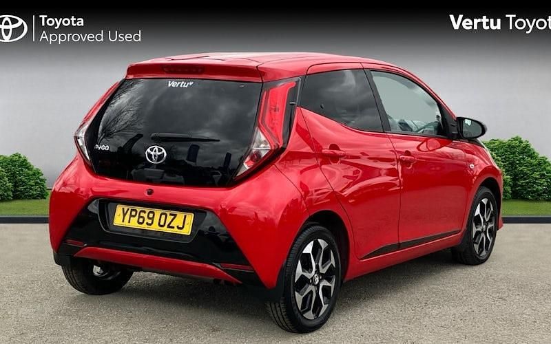 Used Toyota Aygo Trend 72 HP (52 kW) 2019 Red Hatchback