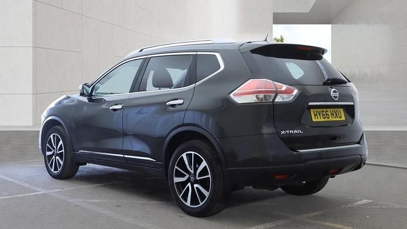 Used Nissan X-Trail Tekna 130 HP (95 kW) 2016 Titanium olive green SUV
