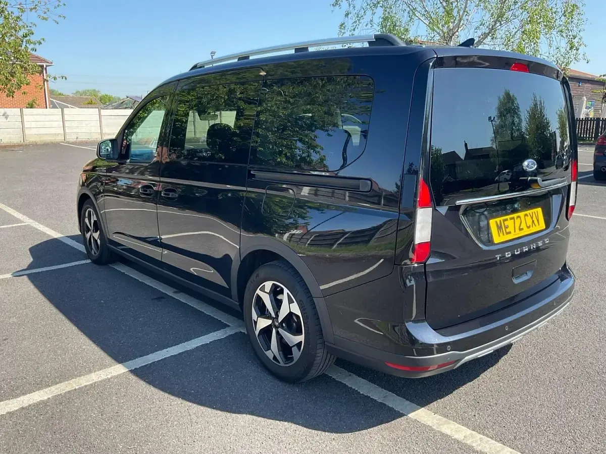 Used Ford Grand Tourneo Connect Active 122 HP (89 kW) 2022 Black MPV