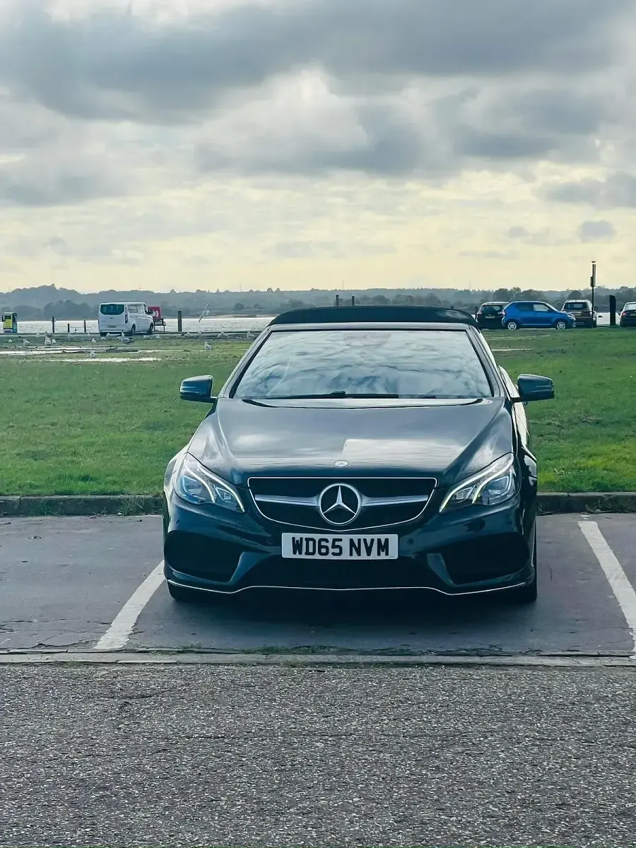 Begagnad Mercedes E220 AMG line 2016 Svart Cab