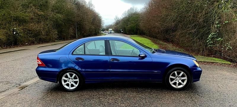 Used Mercedes C180 Classic 141 HP (103 kW) 2004 Blue Sedan