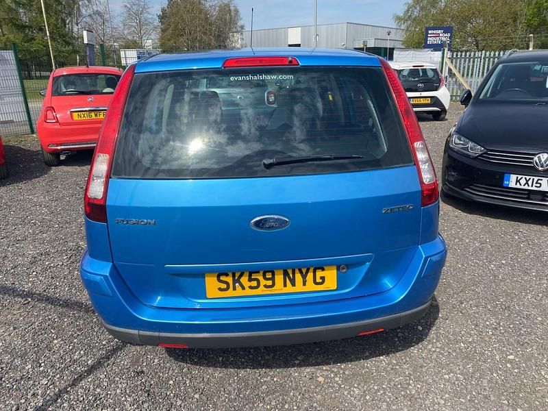 Used Ford Fusion Zetec 79 HP (58 kW) 2009 Blue Hatchback