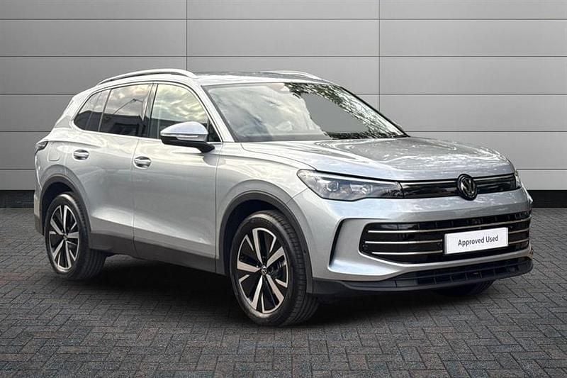 Oyster silver New 2025 VW Tiguan Elegance SUV | £37,550 - Image 1/3