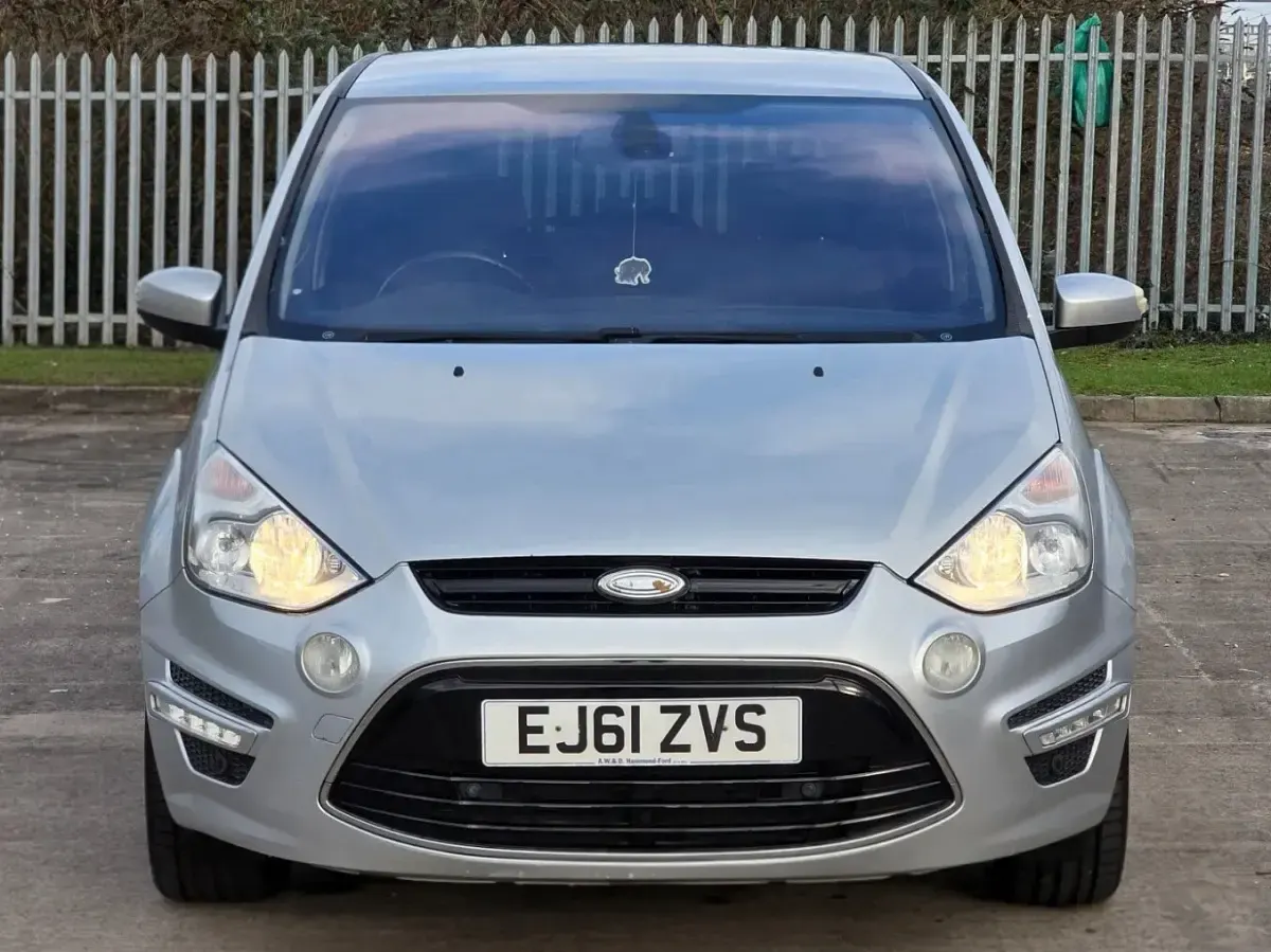 Usado Ford S-MAX Titanium 140 HP (102 kW) 2011 Prateado Monovolume