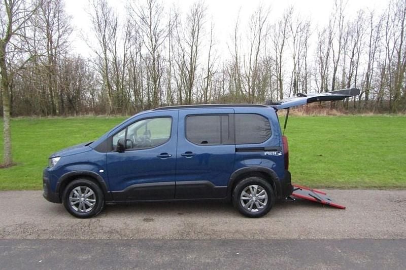 Blue Used 2023 Peugeot Rifter Allure MPV | £15,950 (Fair price) - Image 1/1