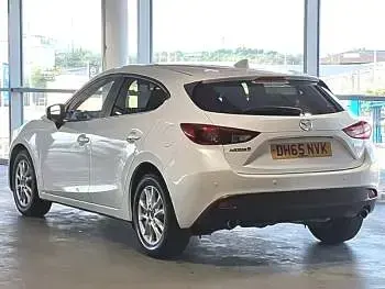 Used Mazda 3 120 HP (88 kW) 2016 White Hatchback