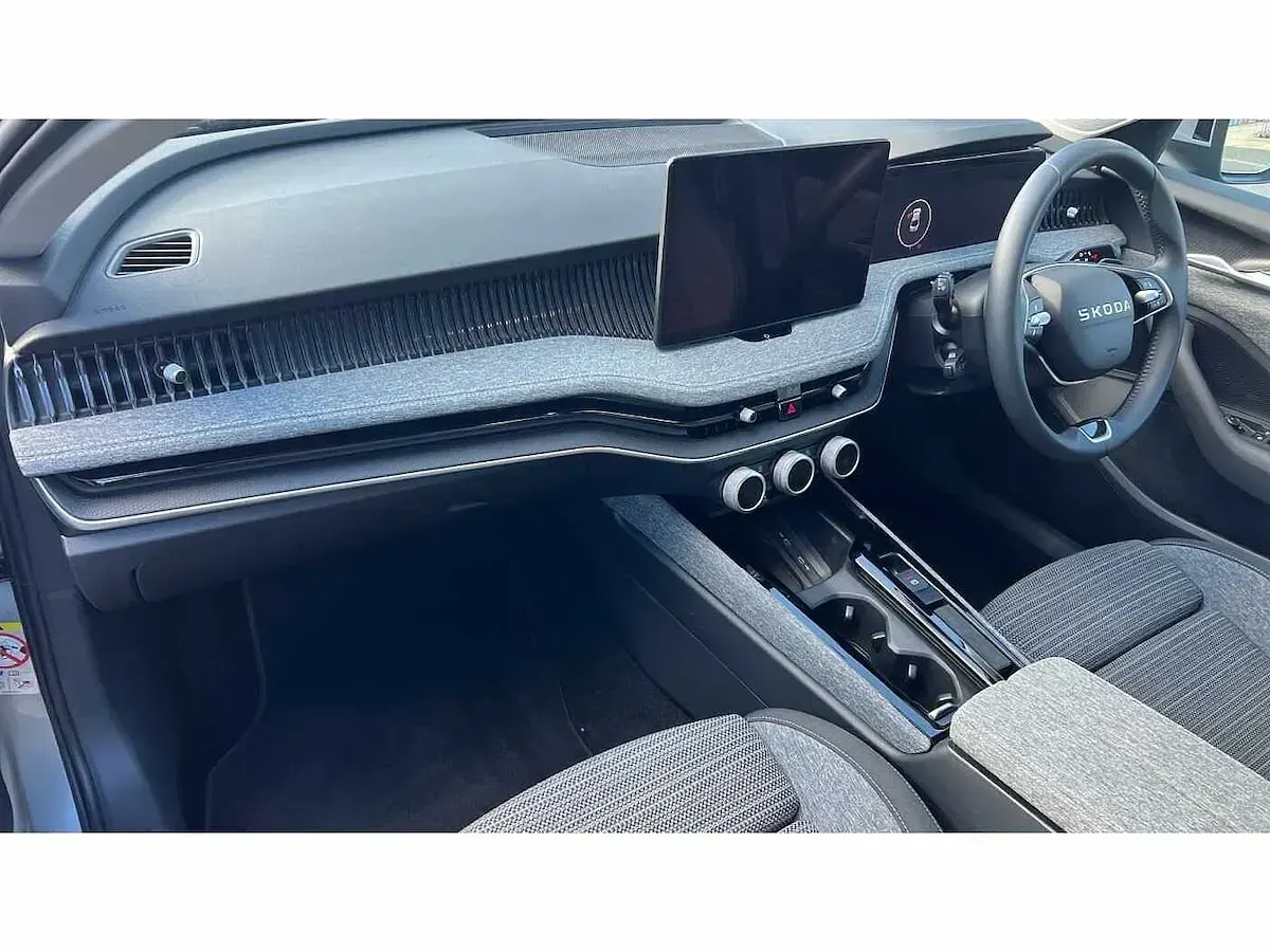 Used Skoda Superb SE Technology 150 HP (110 kW) 2025 Pebble silver metallic Hatchback