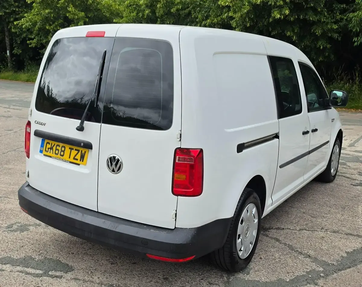 Used VW Caddy Maxi 102 HP (75 kW) 2018 White MPV