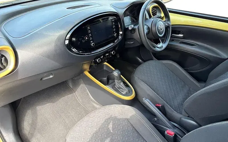 Used Toyota Aygo X 72 HP (52 kW) 2023 Gold SUV