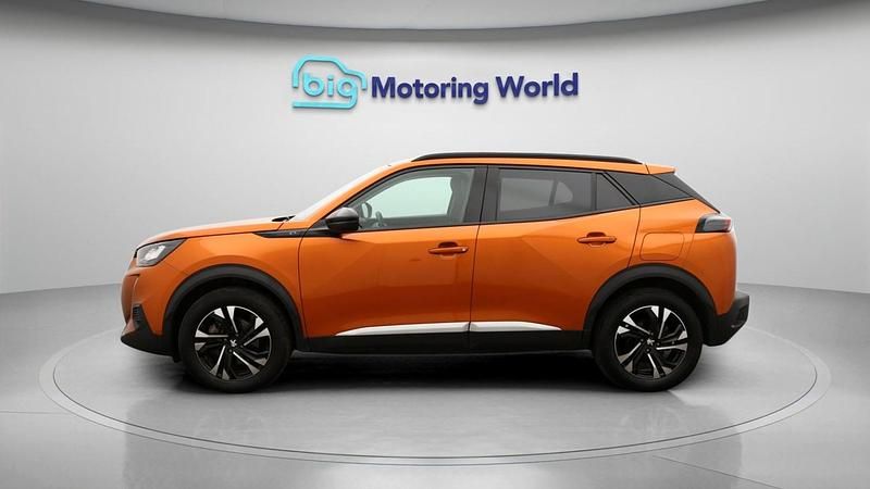 Używany Peugeot e-2008 Allure Premium 98 kW (134 KM) 2022 Pomarańczowy SUV