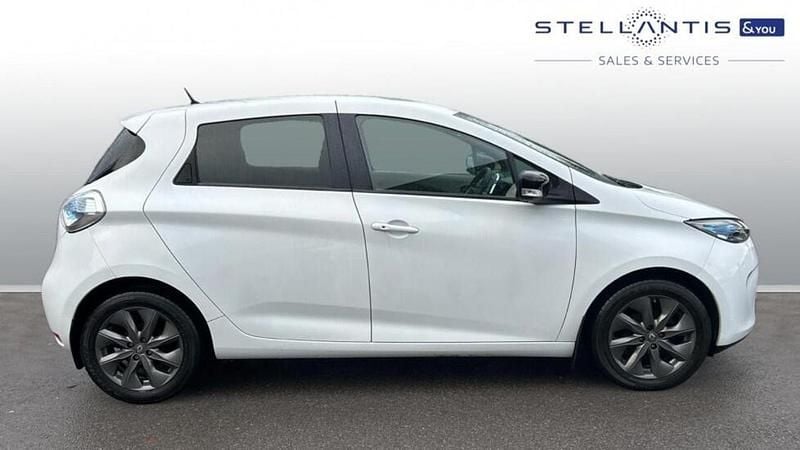 White Used 2016 Renault Zoe Dynamique Hatchback | £5,162 (Fair price) - Image 1/4