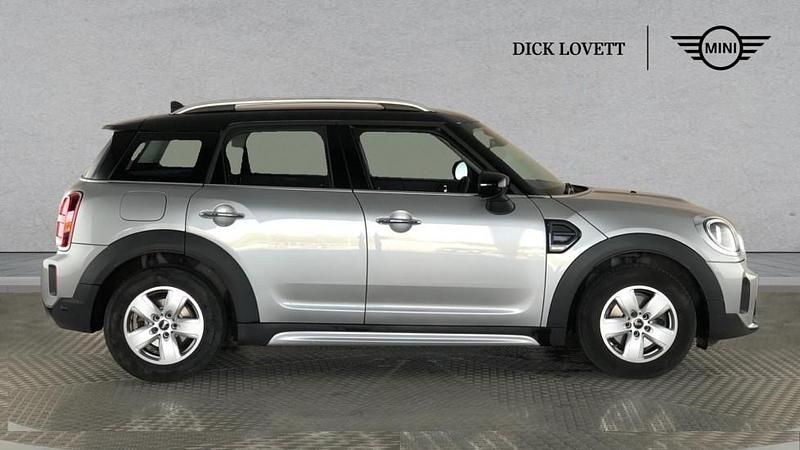 Usado Mini Cooper Countryman Classic 134 CV (98 kW) 2023 Plateado SUV