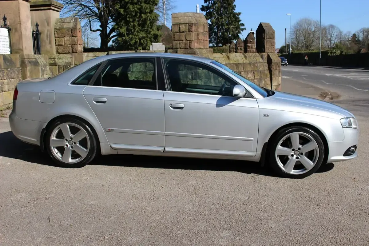 Usado Audi A4 S-Line 170 HP (125 kW) 2007 Prateado Sedan