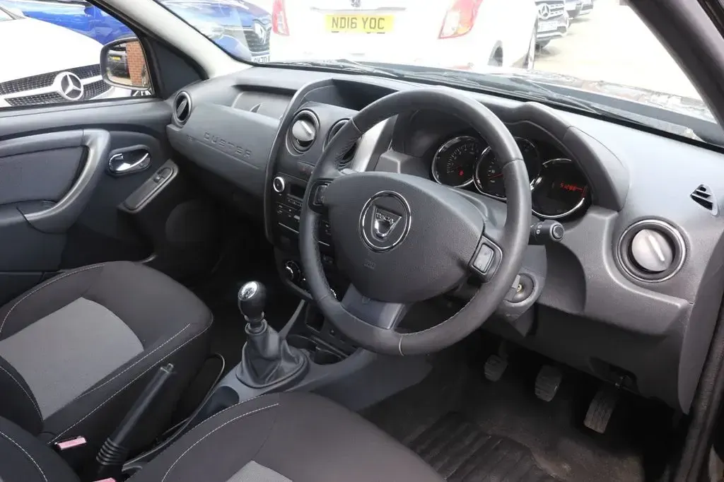 Used Dacia Duster Lauréate 110 HP (80 kW) 2017 Black SUV