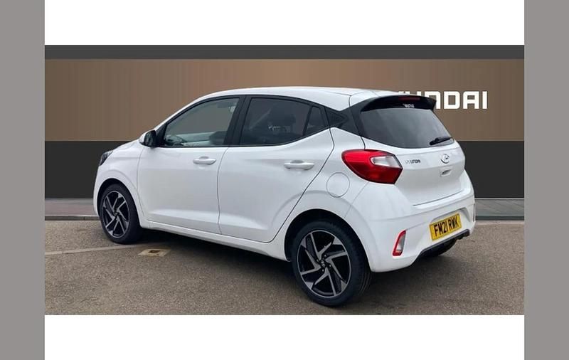 Used Hyundai i10 Premium 67 HP (49 kW) 2021 White Hatchback