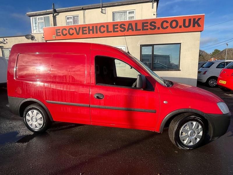 Red Used 2010 Vauxhall Combo Van | £2,995 (Fair price) - Image 1/4