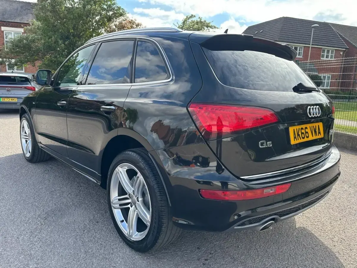 Begagnad Audi Q5 S-line plus 2016 Svart SUV