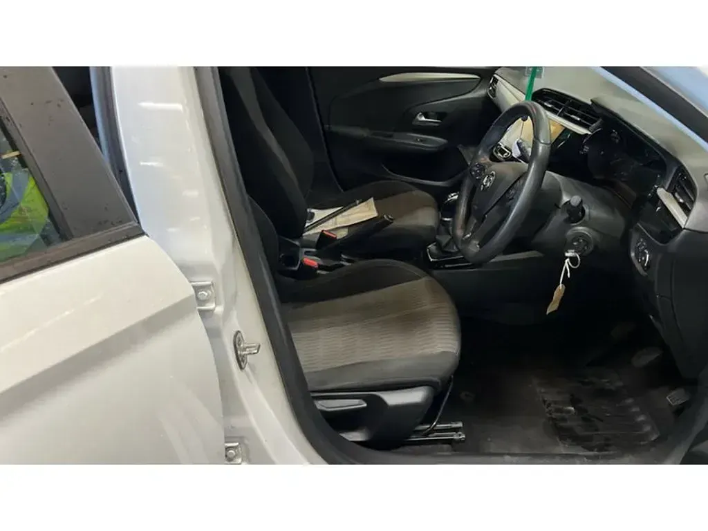 Used Vauxhall Corsa Design Edition 2023 Arctic white (solid paint) Hatchback