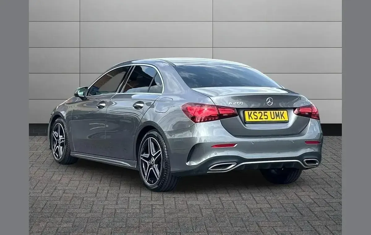 Używany Mercedes A200 Executive 161 KM (118 kW) 2025 Szary Sedan/Limuzyna