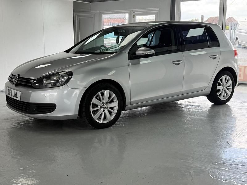 Usado VW Golf VI Match 105 HP (77 kW) 2011 Prateado Citadino