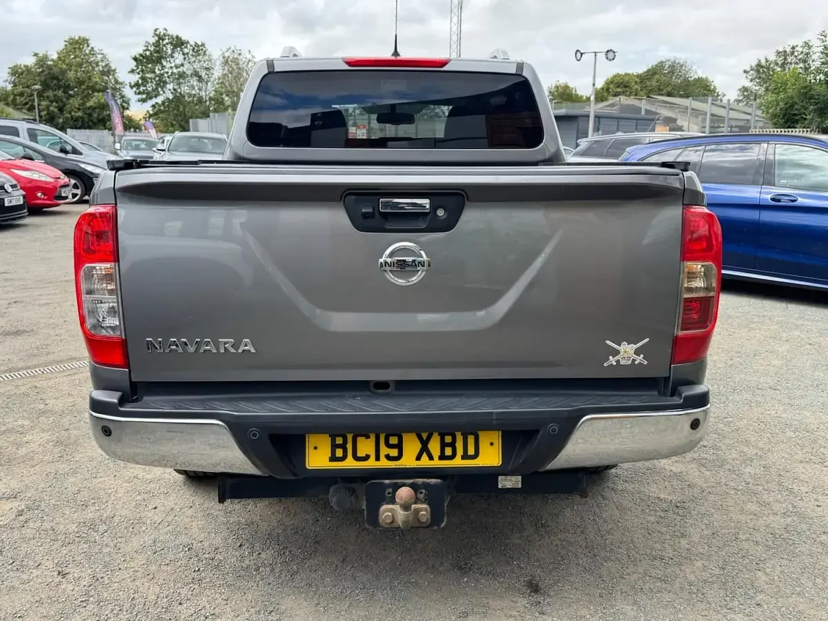 Used Nissan Navara Tekna 190 HP (139 kW) 2019 Grey Pickup