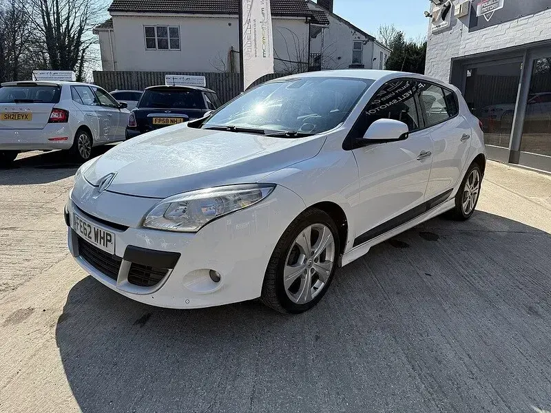 Used Renault Mégane III 110 HP (80 kW) 2012 White Hatchback