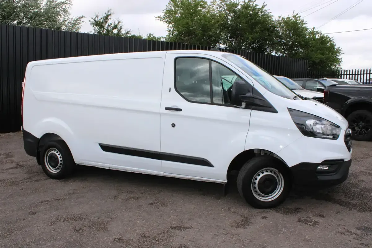 Used Ford Transit Custom 130 HP (95 kW) 2023 White Van