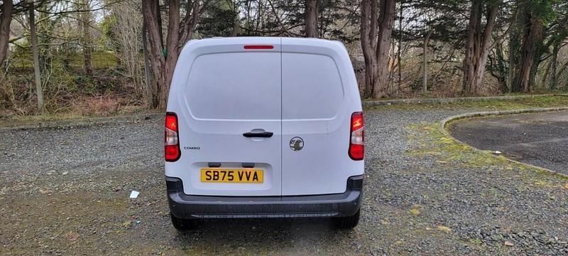 New Vauxhall Combo 101 HP (74 kW) 2025 White Van