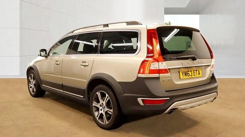 Used Volvo XC70 SE Lux 215 HP (158 kW) 2014 Gold Estate