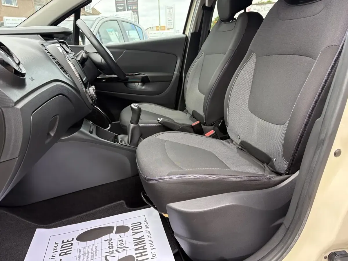 Used Renault Captur Dynamique 90 HP (66 kW) 2015 White SUV