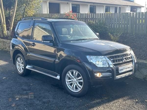 Black Used 2015 Mitsubishi Shogun SUV | £12,450 (Fair price) - Image 1/4