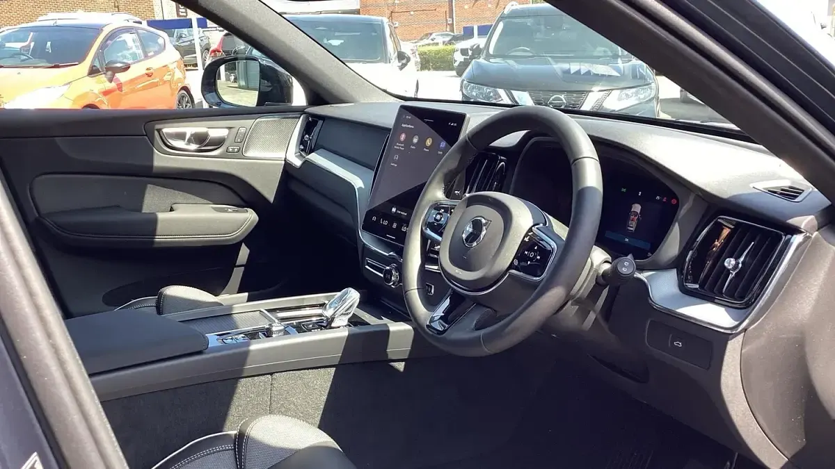 New Volvo XC60 Plus 250 HP (183 kW) 2026 Blue SUV