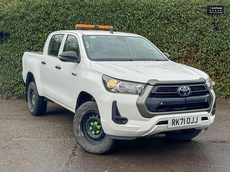 Used Toyota HiLux Active 150 HP (110 kW) 2021 White Pickup